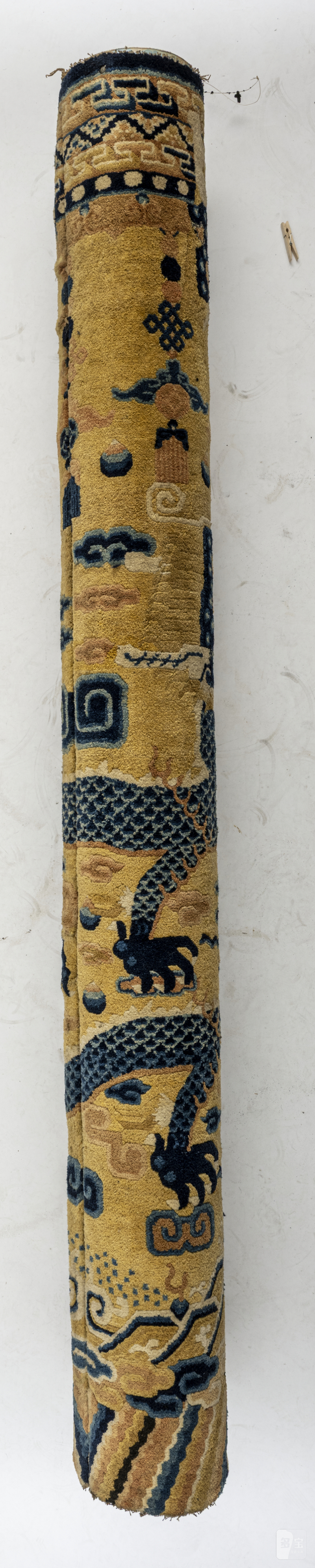 A pair of yellow-ground column carpets with dragon decoration mounted as columns - 图12